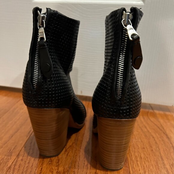 Rag and Bone Leather Perforated Ankle Bootie Black 6 - Picture 3 of 7